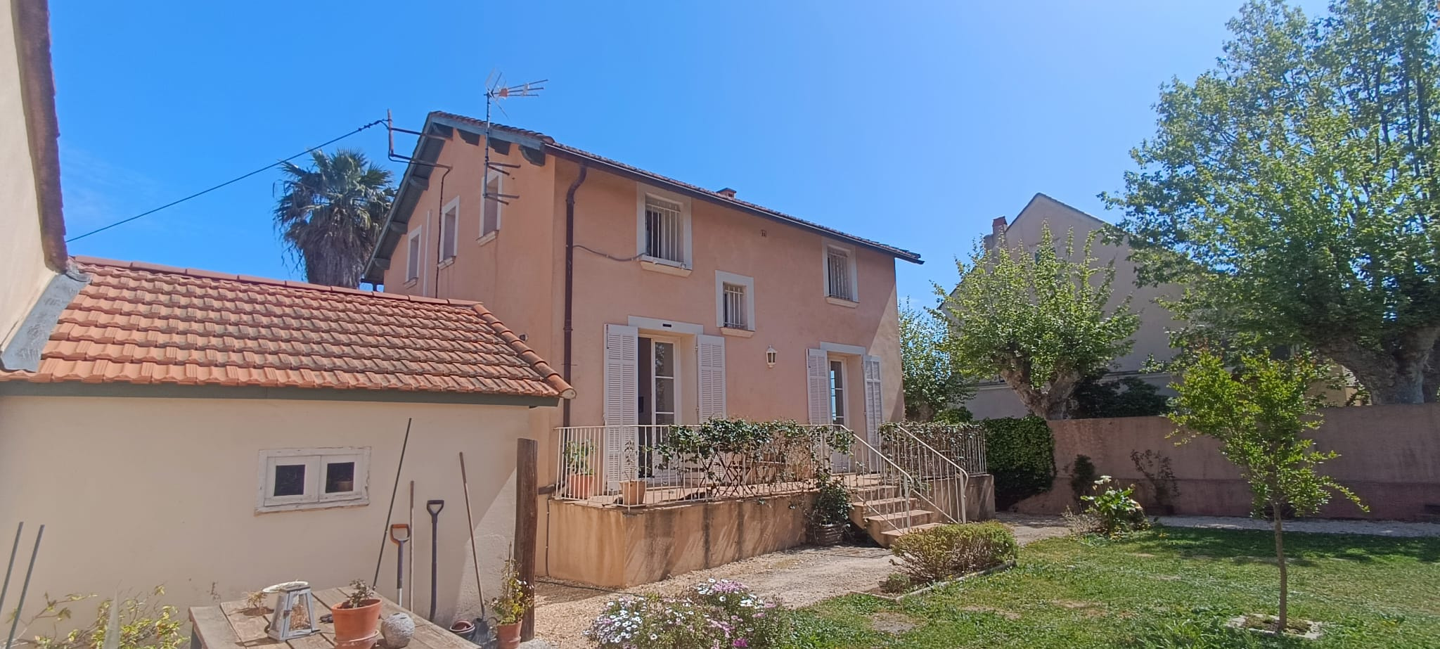 VILLA DE CHARME LES PIEDS DANS L’EAU CORNICHE DE TAMARIS