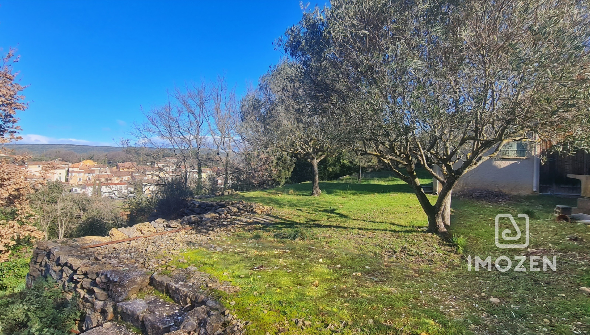Maison existante 103 m2 au fort potentiel -Terrain 2 710 m2