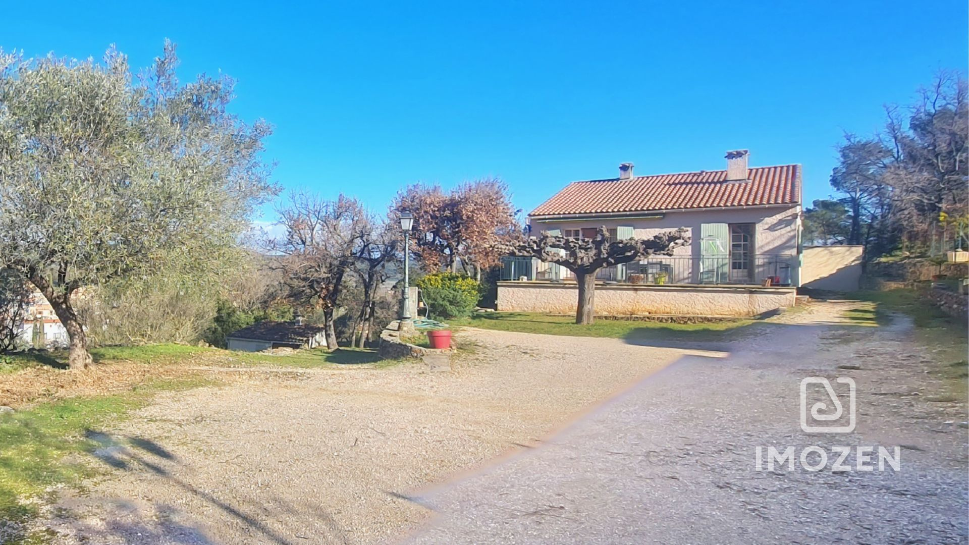 Maison existante 103 m2 au fort potentiel -Terrain 2 710 m2