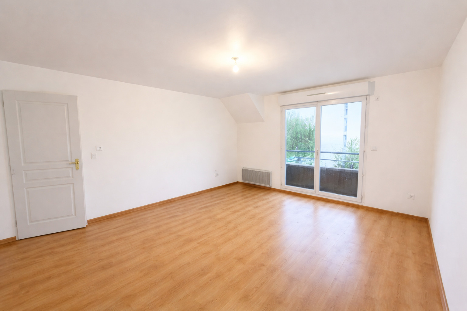 APPARTEMENT T2 DE 49 M2 EN DERNIER ETAGE PERSAN