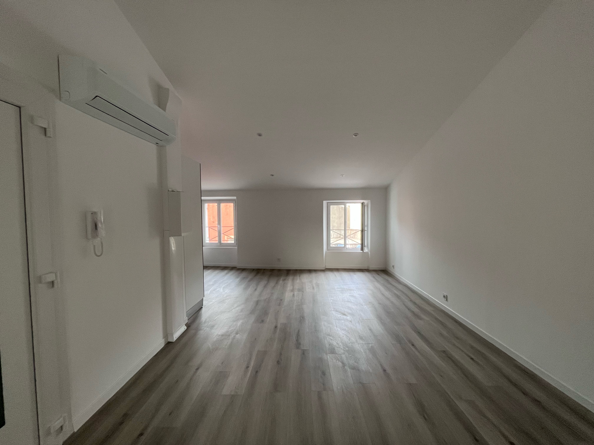 TRES BEAU T3 TRAVERSANT DERNIER ETAGE CARNOULES