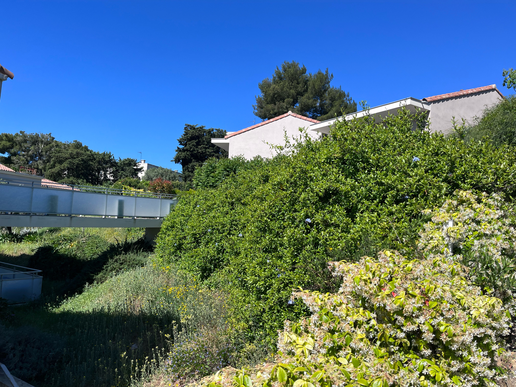 APPARTEMENT T3 EN REZ DE JARDIN AVEC PARKING TOULON OUEST
