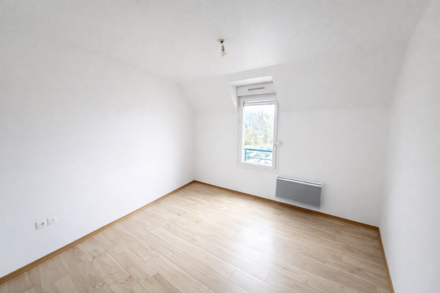 APPARTEMENT T2 DE 49 M2 EN DERNIER ETAGE PERSAN