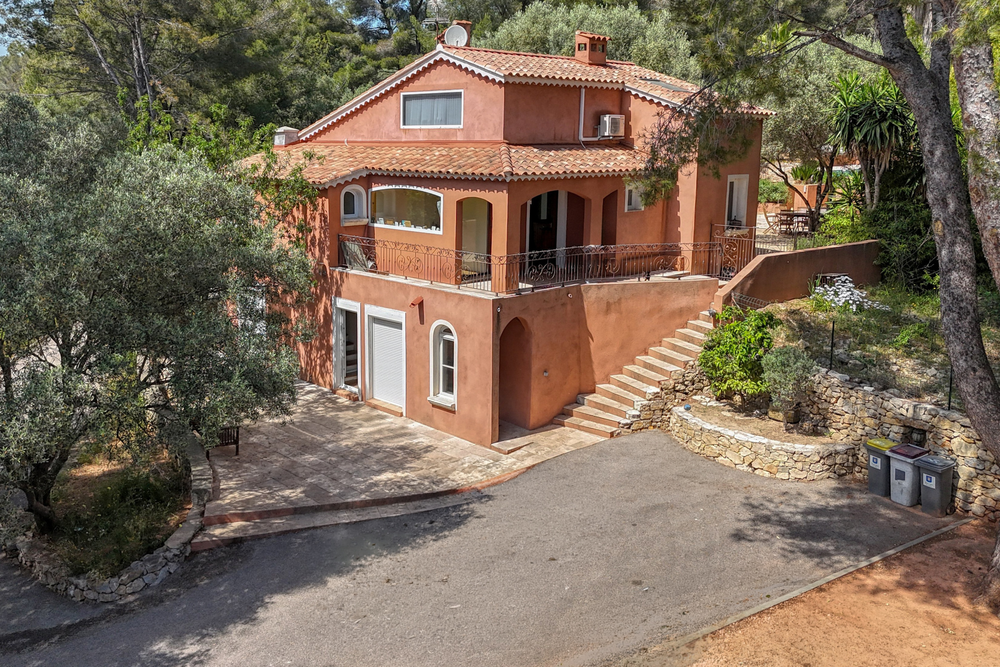 VILLA DE LUXE SUR LES HAUTEURS DE SANARY SUR MER