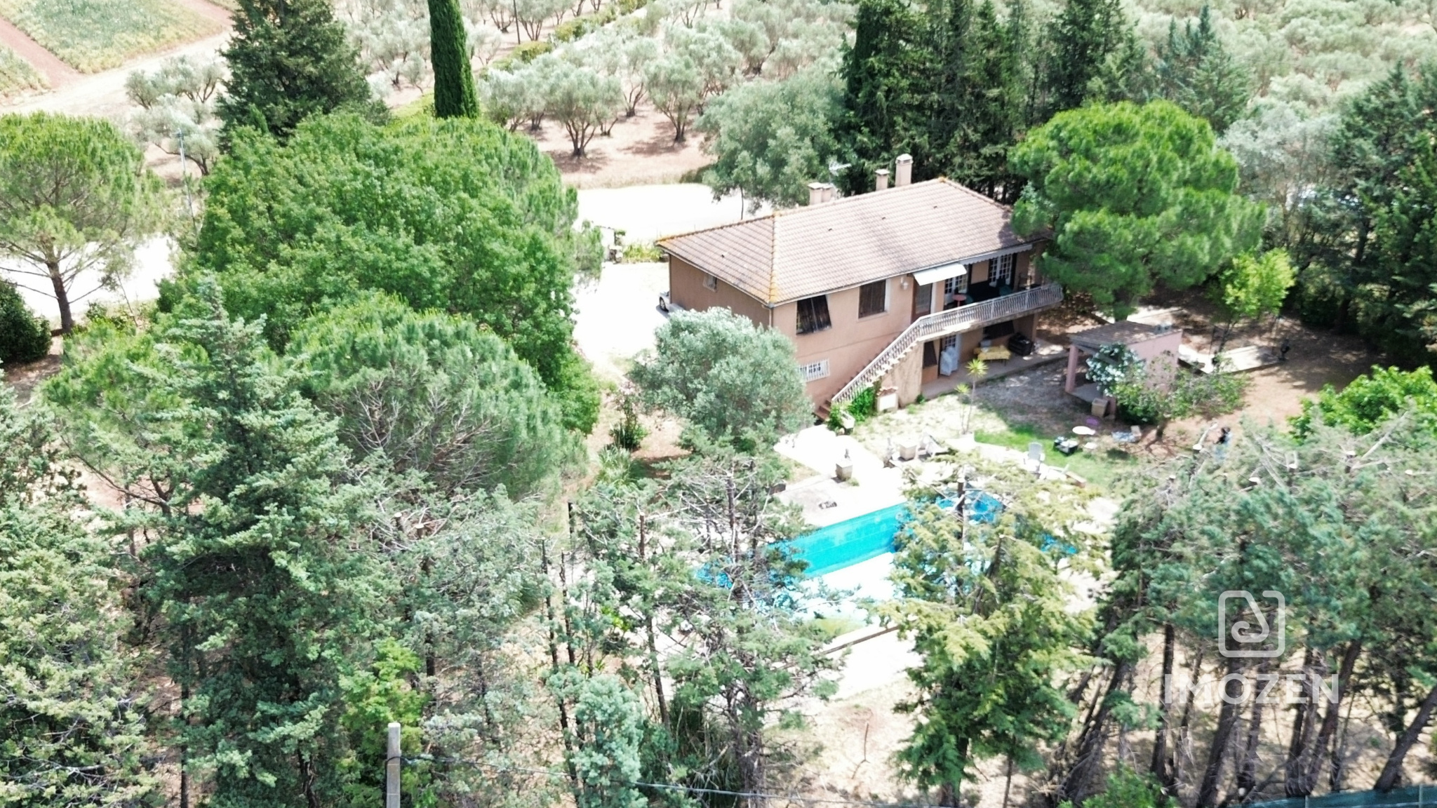 MAISON FAMILIALE DE TYPE 6 AVEC PISCINE ET GARAGE