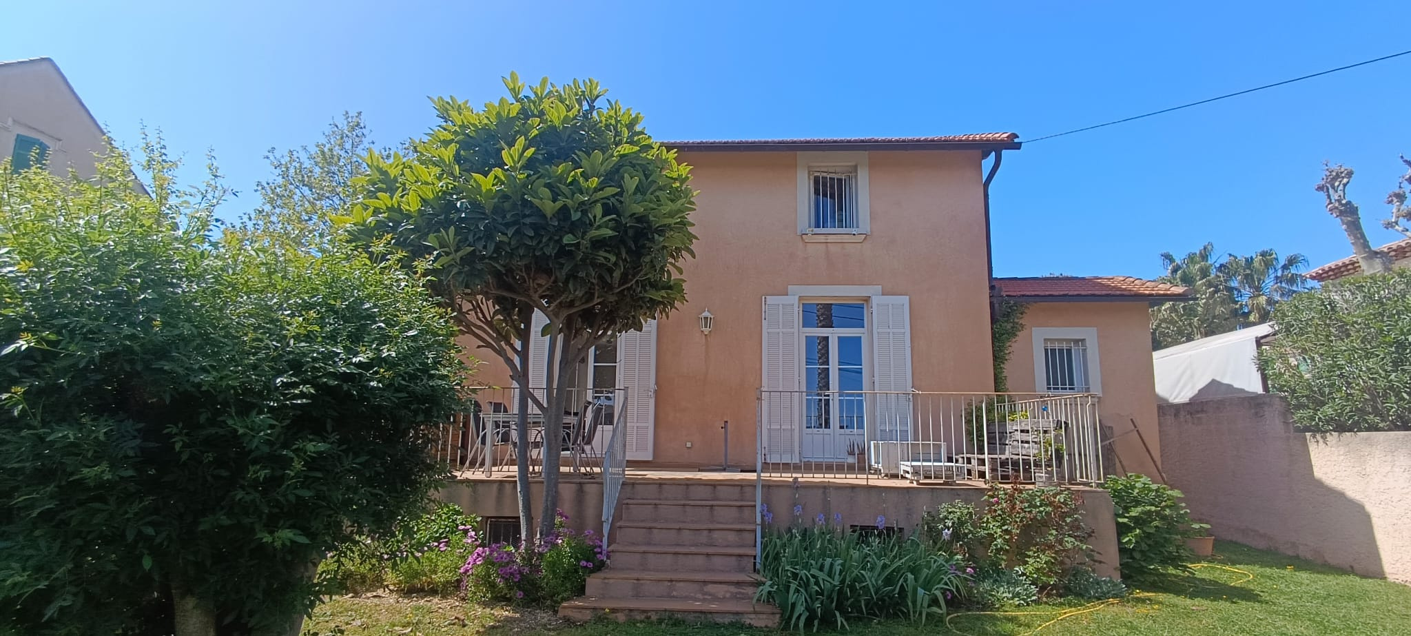 VILLA DE CHARME LES PIEDS DANS L’EAU CORNICHE DE TAMARIS