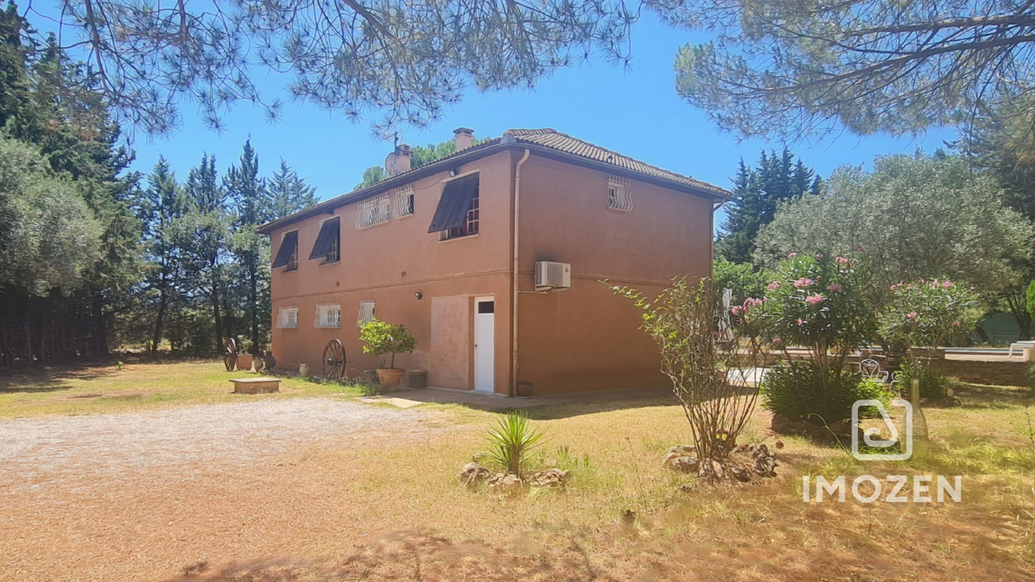 MAISON FAMILIALE DE TYPE 6 AVEC PISCINE ET GARAGE