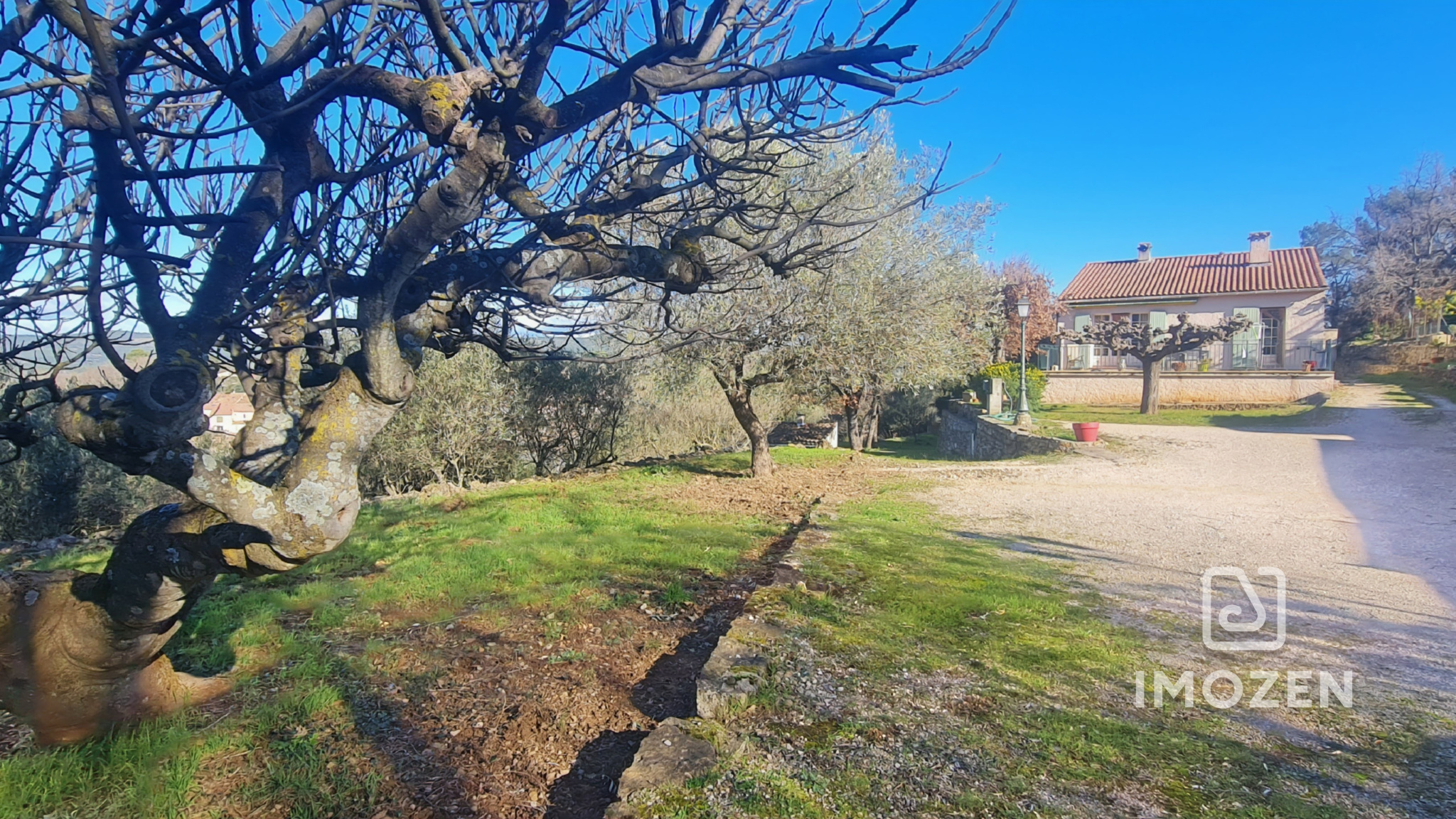 Maison existante 103 m2 au fort potentiel -Terrain 2 710 m2