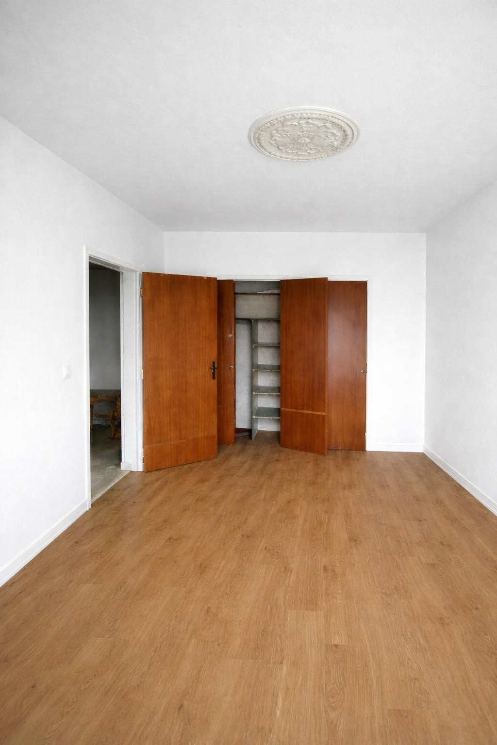 GRAND F2 RÉNOVÉ SITUÉ À 5/10 MIN À PIED DU PORT DE SANARY